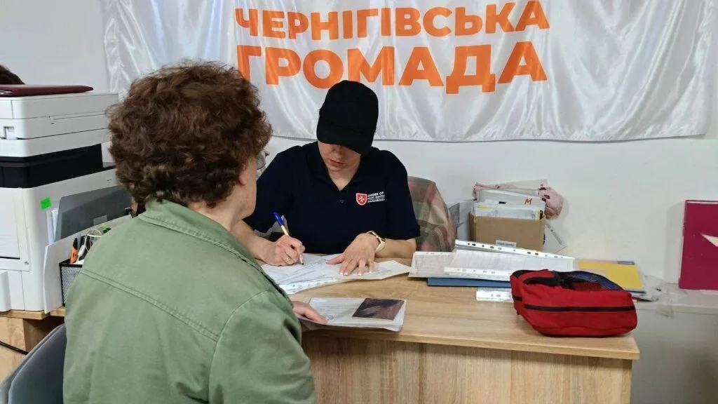 Благодійні фонди спільно з Чернігівською громадою підтримують переселенців, зокрема гуманітарною та правовою допомогою.