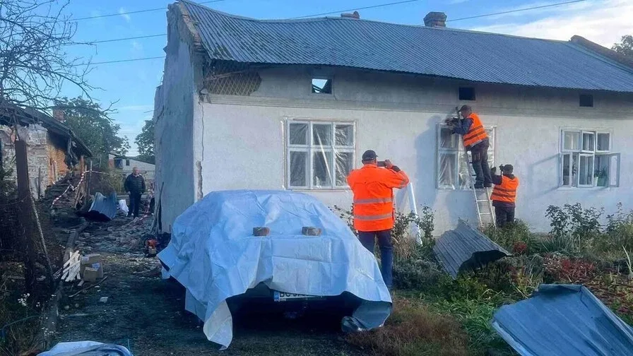 На Львівщині ліквідовують руйнування у Малехові після атаки дрона