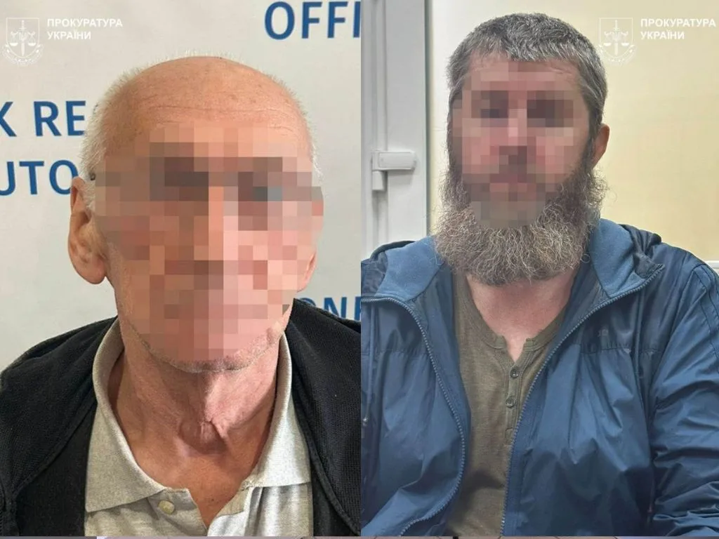 Колаж із портретами двох чоловіків із пікселізованими обличчями. Ліворуч — літній чоловік із коротким сивим волоссям, праворуч — чоловік із темним волоссям і довгою бородою. Фото: Прокуратура України