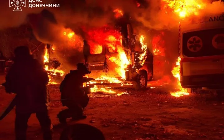 У Краматорську російські удари спричинили пожежі в житлових будинках та лікарні, є жертва