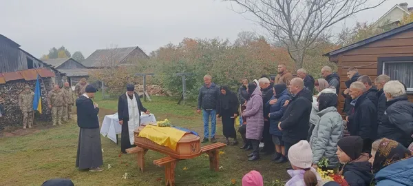 Життя обірвав ворожий дрон: на Волині &nbsp;попрощалися з воїном Віталієм Левчиком (фото)