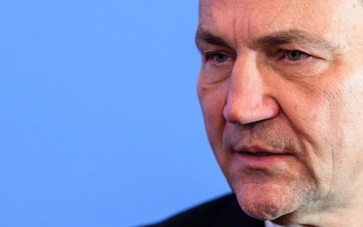 Сікорський заявив, що зростає ризик людських жертв на тлі посилення диверсій РФ у Європі
