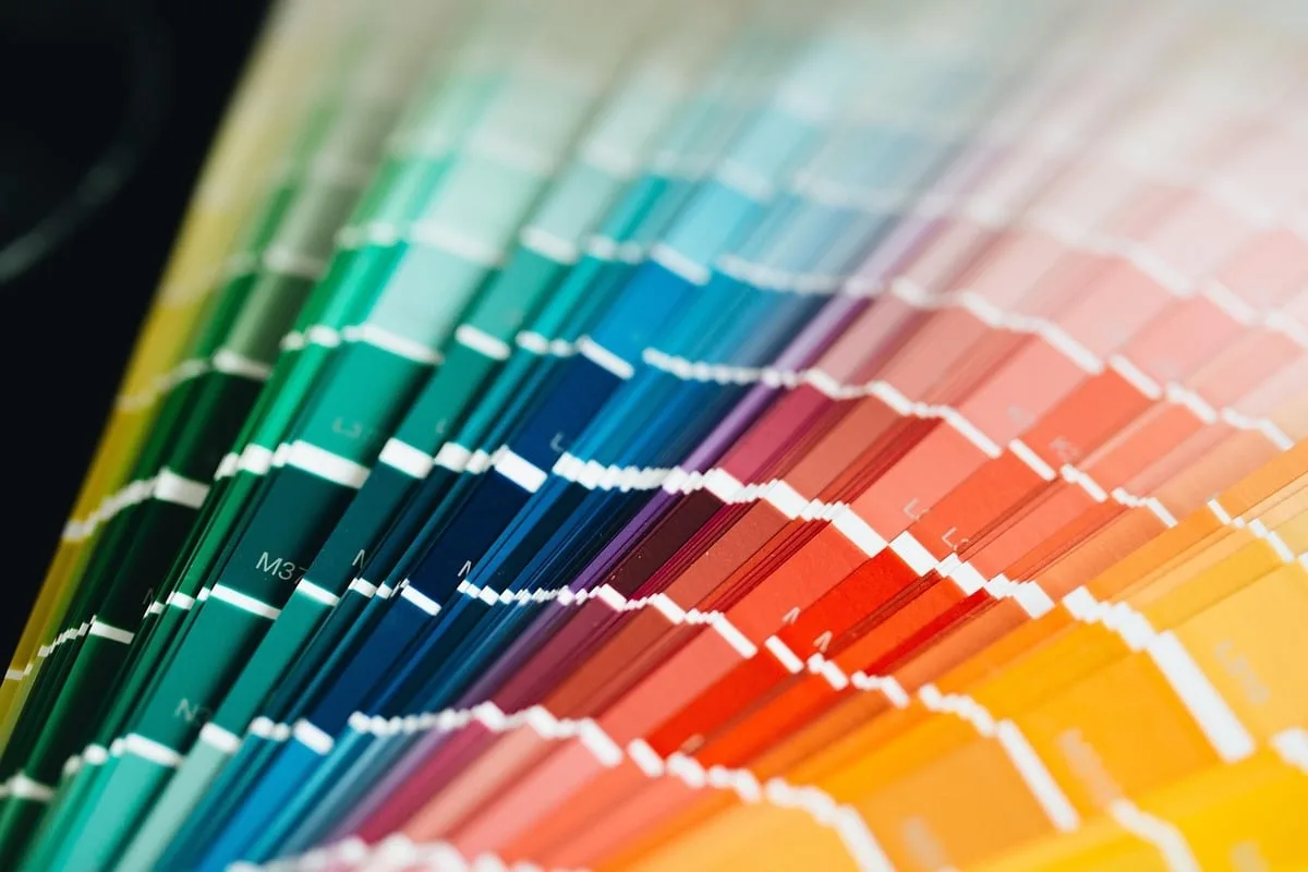 Pantone решил, что цветов недостаточно: зачем в палитру добавили ещё 224 оттенка