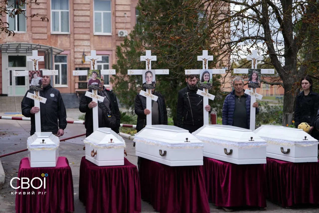 Два месяца ДНК-экспертиз: в Радушном похоронили пятерых детей из семьи Вороновых