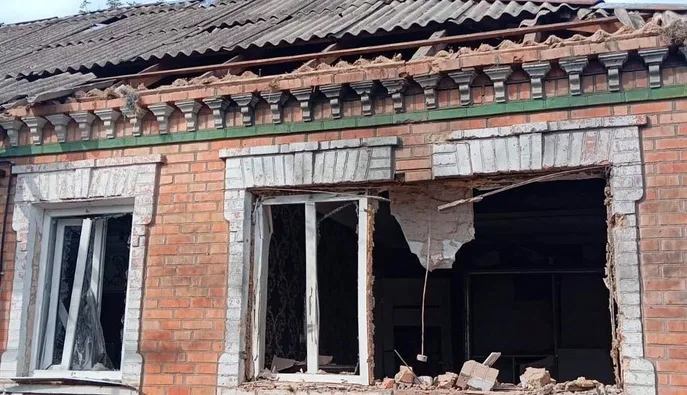 Атаки по Дніпропетровщині пошкодили будинки, авто та сільгосптехніку: є загиблий