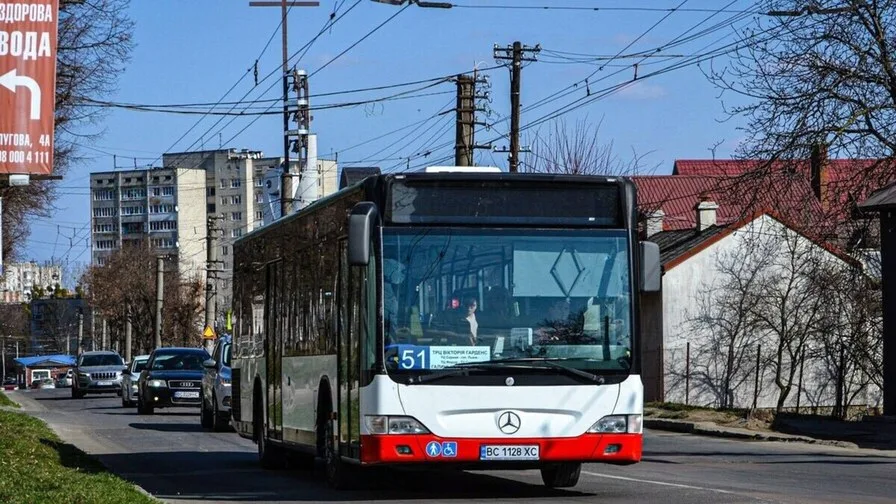 Перевізники погрожують зупинити роботу окремих автобусних маршрутів у Львові