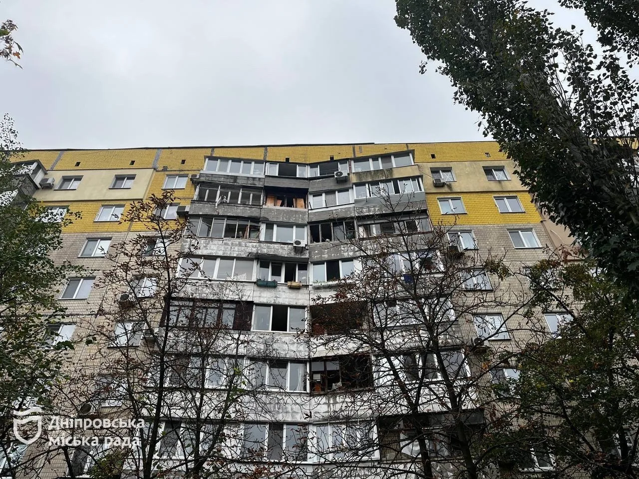 У Дніпрі внаслідок ранкової атаки 13 жовтня пошкоджено будинки комунальні заклади автівки
