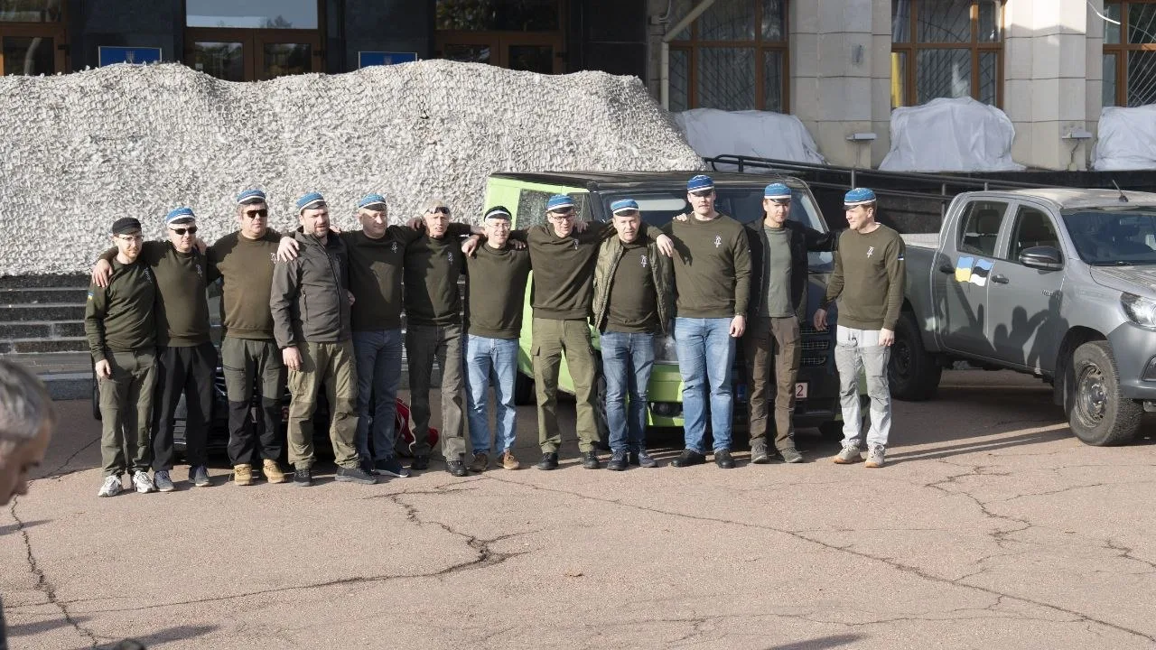 Передача техніки військовим від Естонії