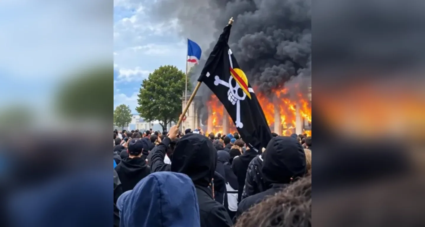 Бунт и пиратство: почему участники митингов во Франции выбрали "Веселого Роджера" символом протеста (фото)