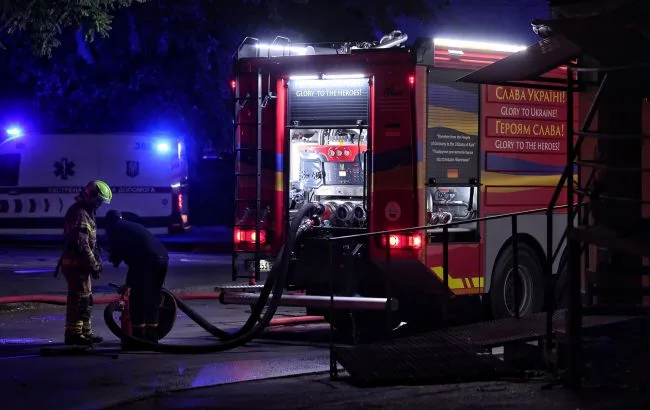 РФ вдарила по Харкову "Бандеролями": пошкоджено багатоповерхівки, є постраждалі