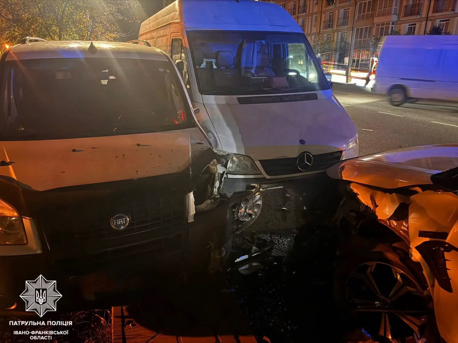 У Франківську 18-річний водій без посвідчення спричинив ДТП за участю чотирьох авто