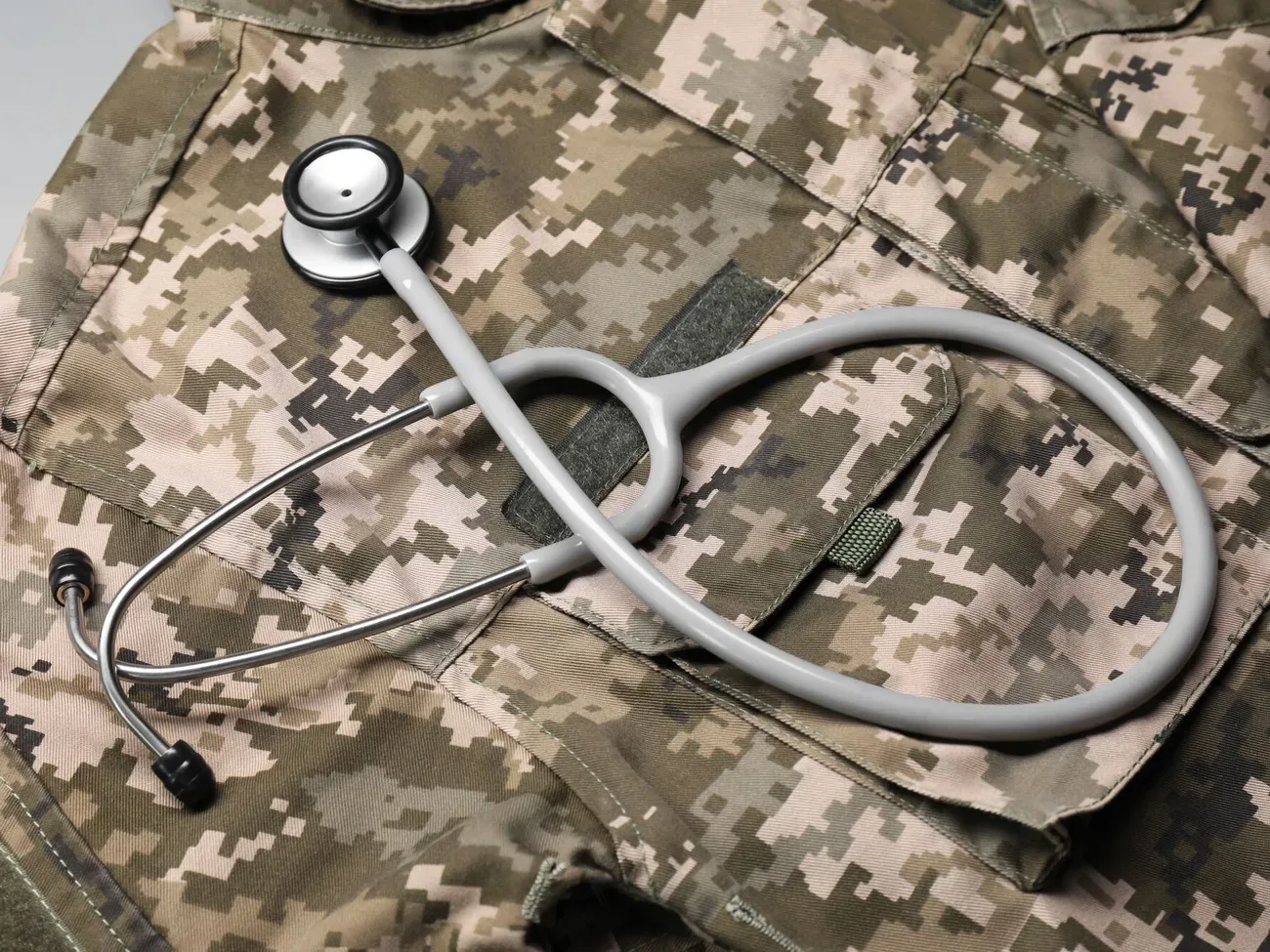 У Києві в ТЦК чоловік відкрив стрілянину, поранено поліцейських і військовослужбовців. Що відомо
