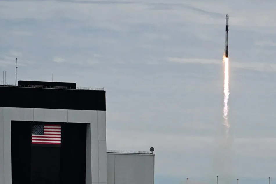 Екіпаж SpaceX встановив рекорд, діставшись МКС менш ніж за 8 годин