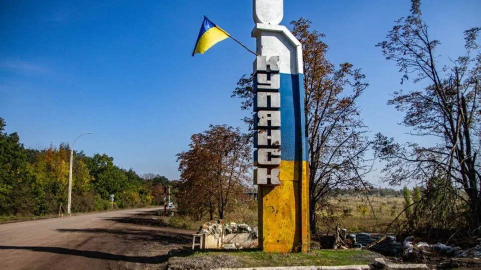«Картографічна шизофренія» для путіна: росіяни малюють нові «перемоги» втрачаючи плацдарм біля Осколу 