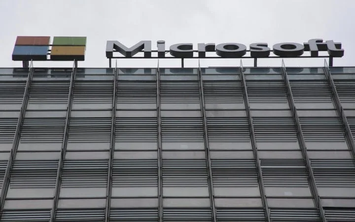 У США призупинили оформлення грін-карт для працівників Microsoft та IT-компаній