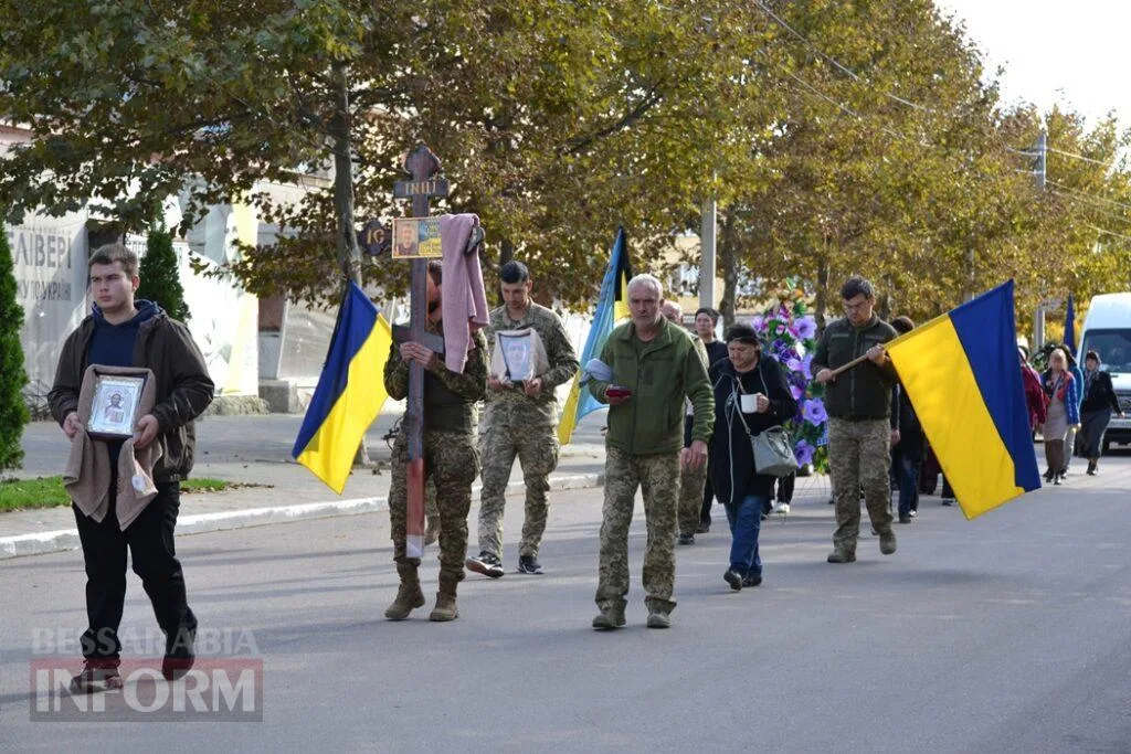 Кілія схилила коліно перед загиблим на Миколаївщині командиром безпілотних авіакомплексів Павлом Каранягою