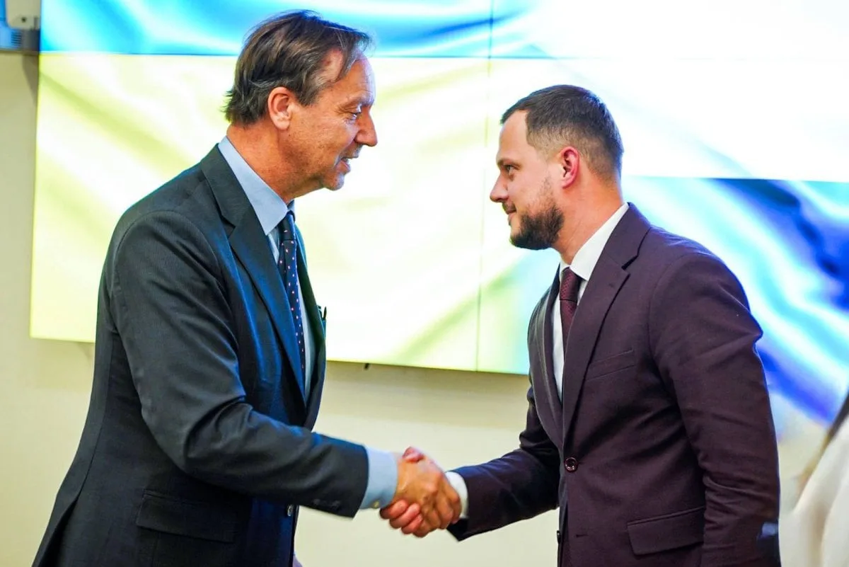 Микола Калашник із Надзвичайним і Повноважним Послом Королівства Нідерландів в Україні Рулофом ван Ейсом.