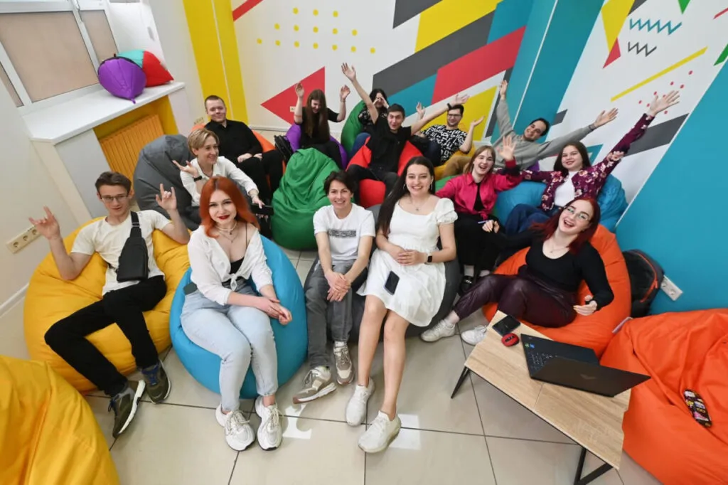 У молодіжному центрі «Піпл.юа» в Запоріжжі проводять навчальні, творчі та розважальні заходи.