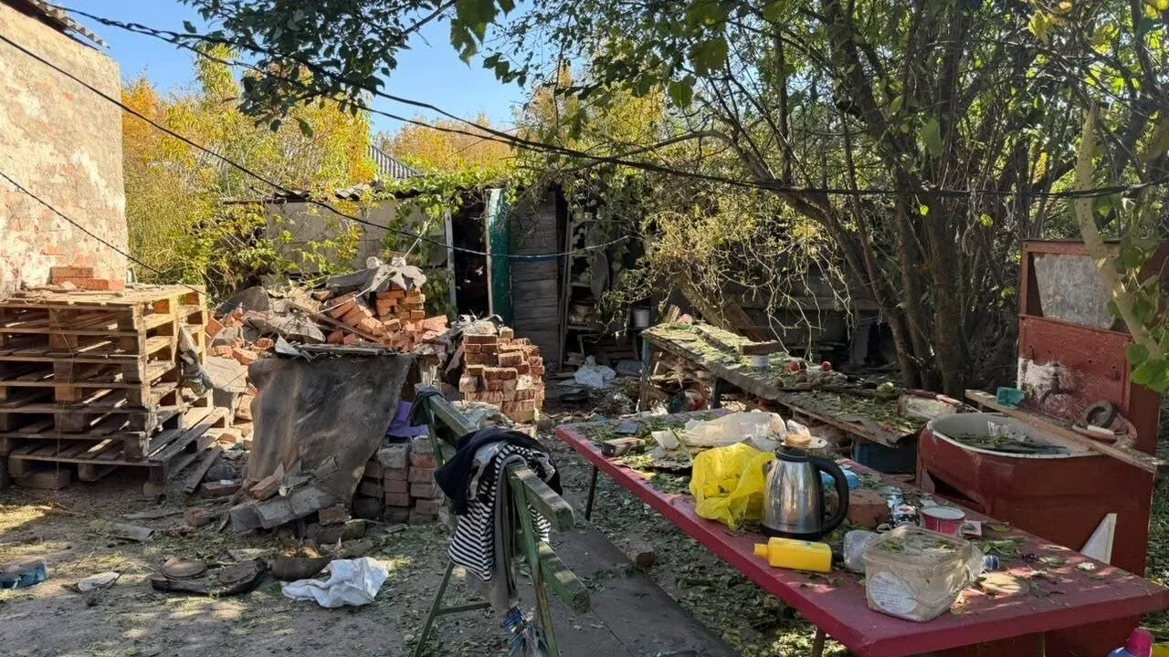 РФ вдарила з РСЗВ Смерч по Черкаському на Донеччині: загинула сім’я з дитиною Атака на Черкаське 12 жовтня 2026