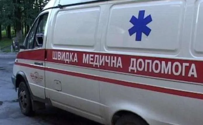 У Чернівцях чоловік напідпитку впав з висоти та загинув
