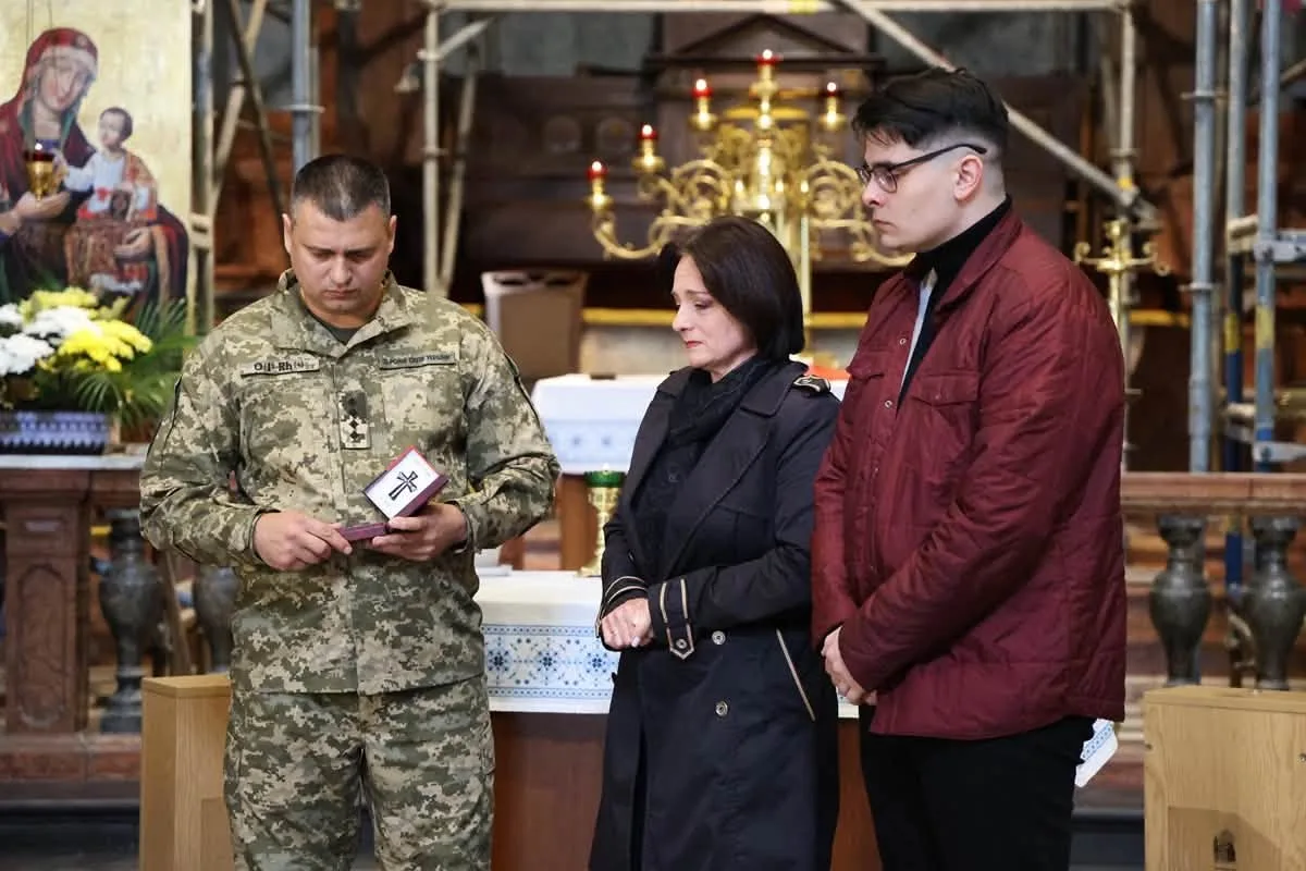 Родинам 12 полеглих розвідників вручили «Хрести Героя» - 1