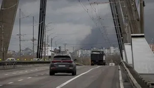 Росія б'є по мостах, щоб ускладнити логістику України: військовий пояснив тактику