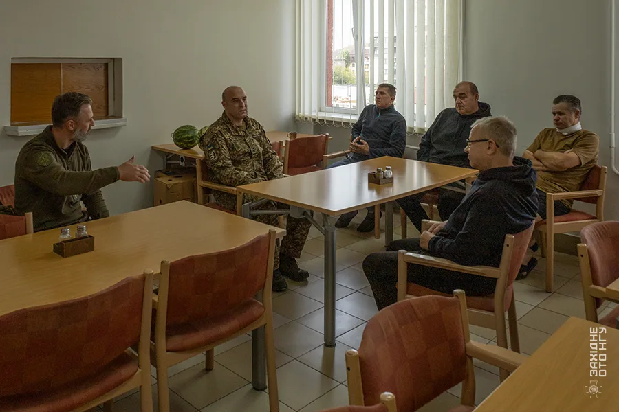 Нацгвардійці Закарпаття відвідали поранених побратимів