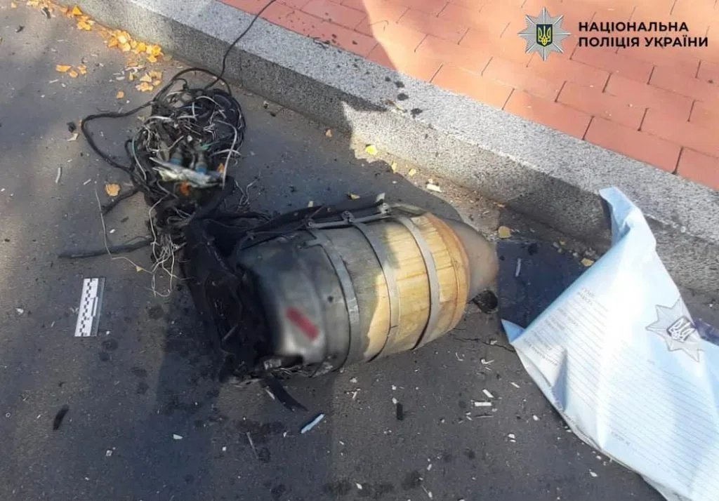 У Києві вдень армія рф вбила трьох людей в магазині, вже відомо про 4 загиблих в місті У Києві вдень армія рф вбила трьох людей в магазині, вже відомо про 4 загиблих в місті