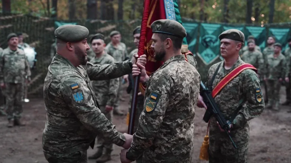 92 ОШБр очолив Сергій Свідерський: йому передали бойовий прапор бригади 