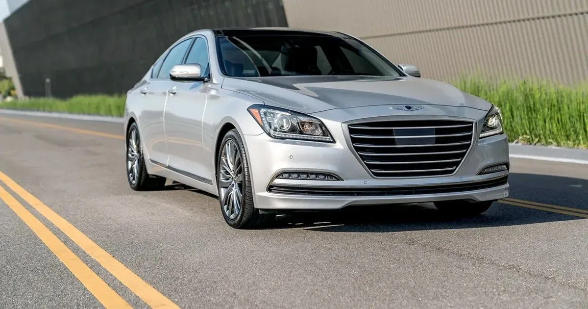 Hyundai відкликає понад 94 тисячі седанів Genesis через ризик займання