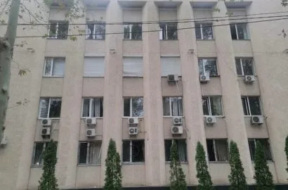 Пошкоджені приміщення податкової служби в Миколаєві після нічної російської атаки