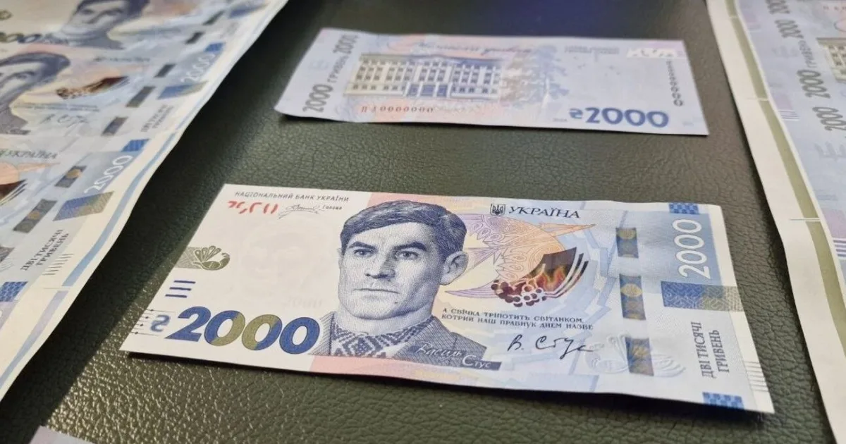 В Україні в обіг ввели вже 400 тисяч банкнот номіналом 2000 гривень