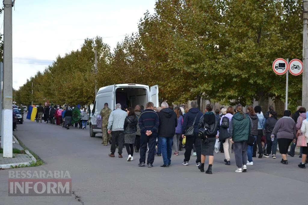 Кілія схилила коліно перед загиблим на Миколаївщині командиром безпілотних авіакомплексів Павлом Каранягою