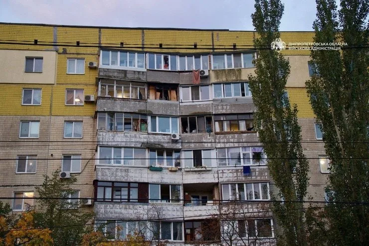 фото поврежденного дома в Днепре после удара РФ 13 октября
