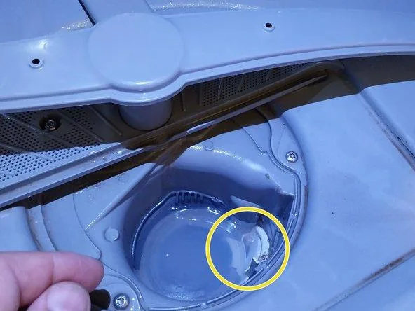 Revisión de posible objeto obstruyendo la hélice de la bomba de desagüe lavavajillas Bosch. - Guía de reparación iFixit