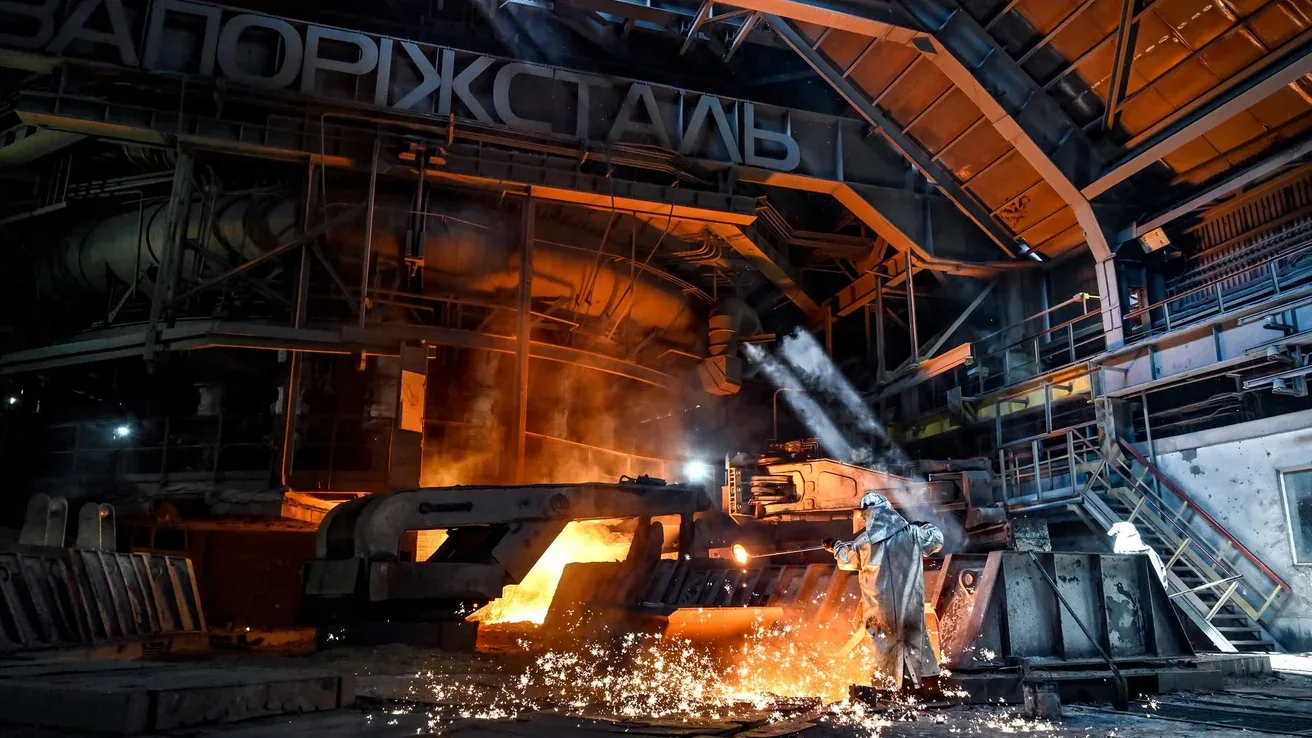 За рік виробництво сталі в Україні обвалилося на 78%, чавуну – на 83%
