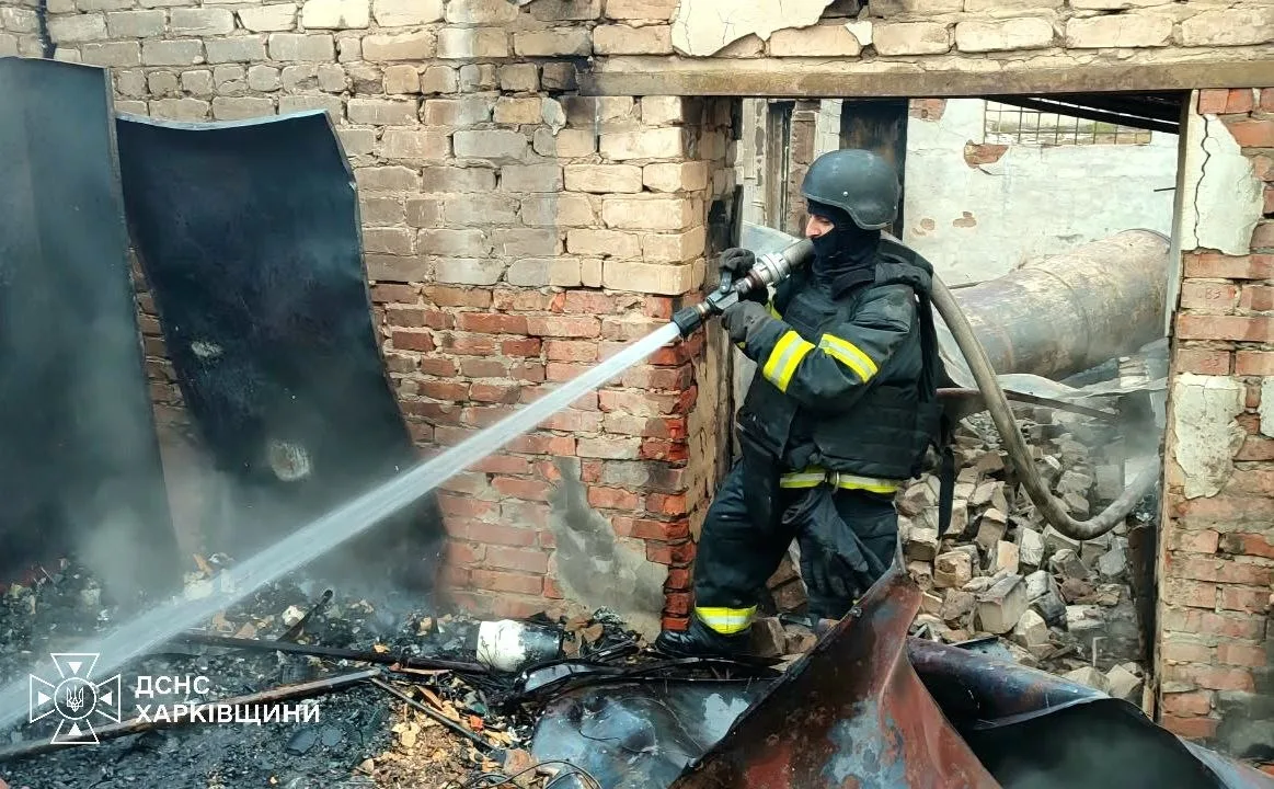 Російська армія обстріляла залізницю, сміттєвоз та кав'ярню на Харківщині