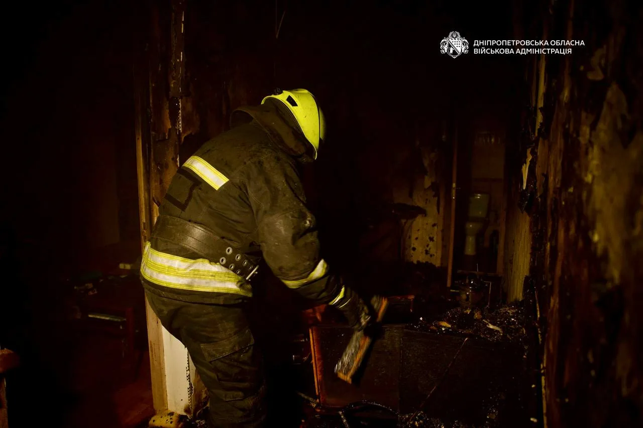 У Дніпрі через атаку рф виникла пожежа в багатоповерхівці: троє жінок постраждали - 02.10.2026