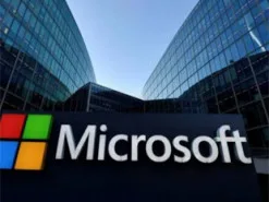 Microsoft покаже Surface Laptop Ultra з локальним ШІ до 120 млрд параметрів