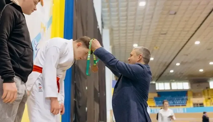 Історичний успіх українського карате: Василь Костюк відзначив медалістів чемпіонату світу