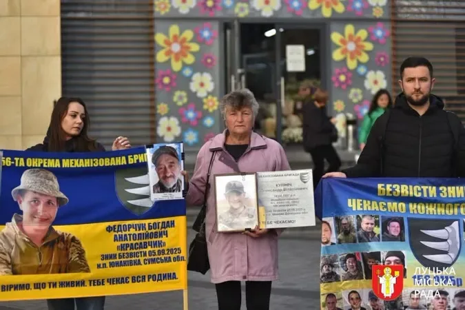 «Не мовчи. Полон вбиває»: у Луцьку рідні захисників нагадали про полонених воїнів (фото)