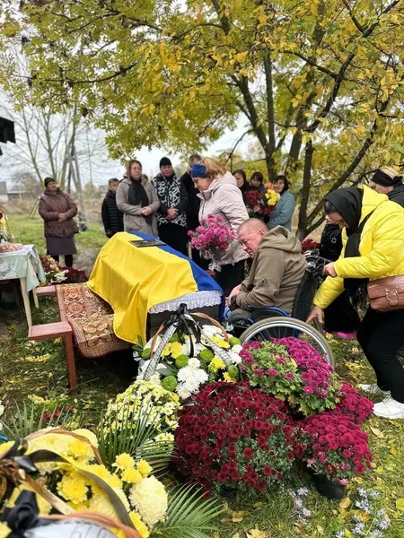 Помер від важкого поранення: на Волині попрощалися з Героєм Романом Лисюком (фото)
