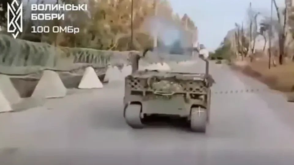 FPV зайшов у хвіст — НРК вистрілив сіткою: «Волинські бобри» показали захист наземного дрона