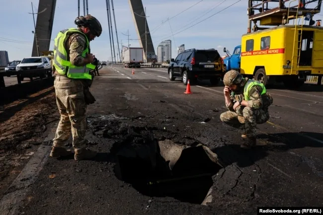 Російський удар по Північному мосту. Київ, 4 жовтня 2026 року
