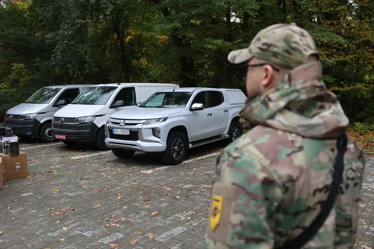 Львів передав військовим авто, Starlink та зарядні станції на 4,7 млн грн