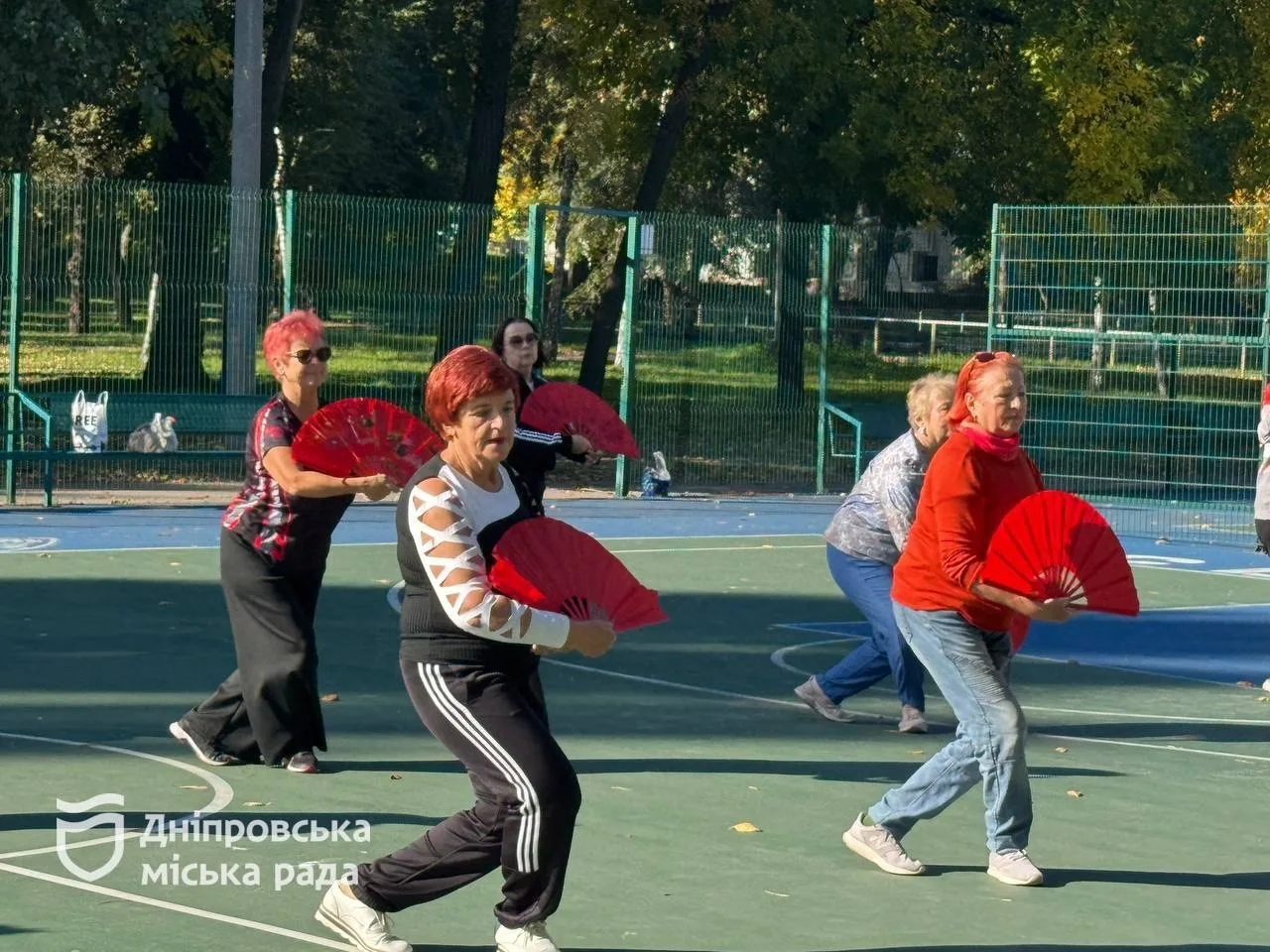 Учасники «Університету третього віку» опановують китайську гімнастику
