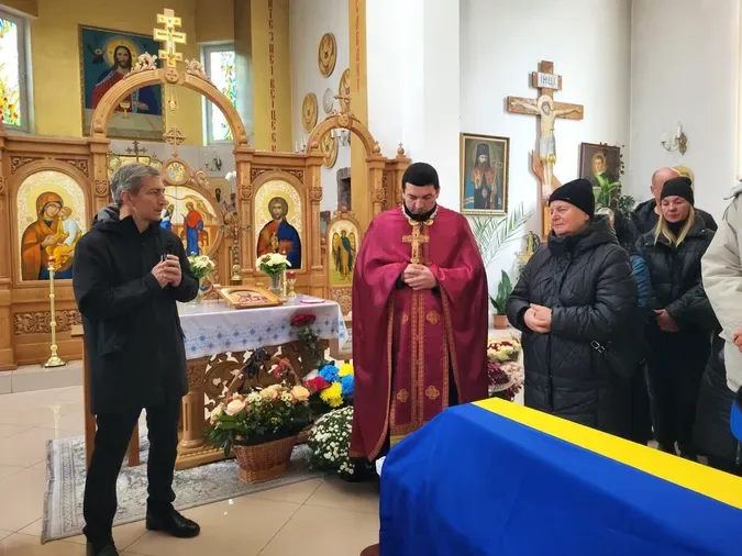 На Волині попрощаються з Героєм Віктором Савчуком (фото)