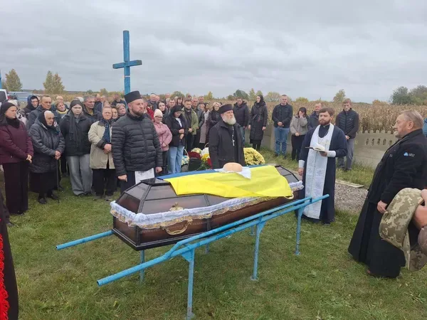 На Волині попрощалися із полеглим захисником Андрієм Смолярем (фото)