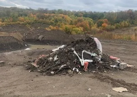 Жителя Тернопільщини оштрафують за розміщення відходів на земельній ділянці відведеній під поховання