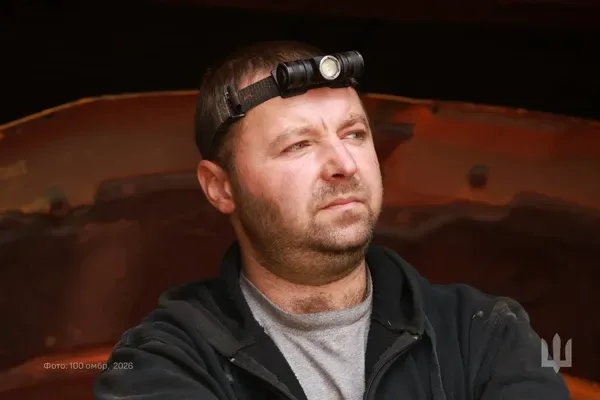 «Є відчуття, що займаюся потрібним ділом»: як лучанин «Ден» зі 100-ї ОМБр повертає до життя автівки побратимів (фото)